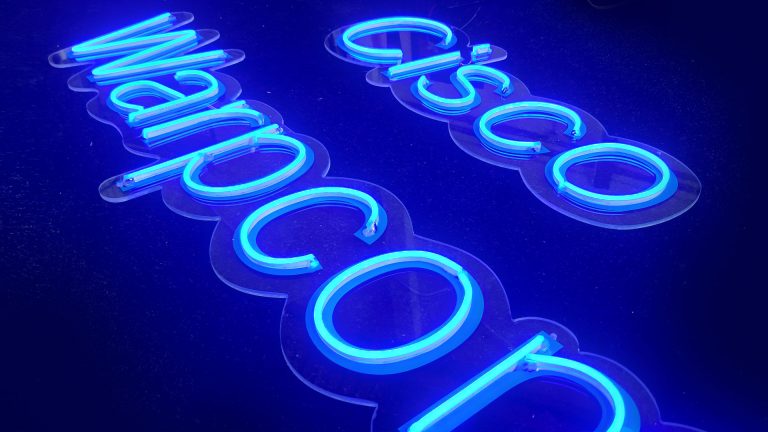 SINALÉTICA LED NEON – WARPCOM